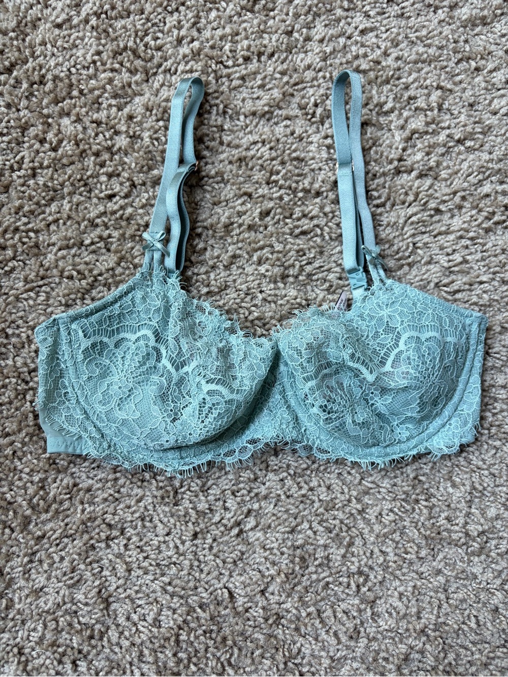 Victoria's Secret Lace Underwire Bra in Sage